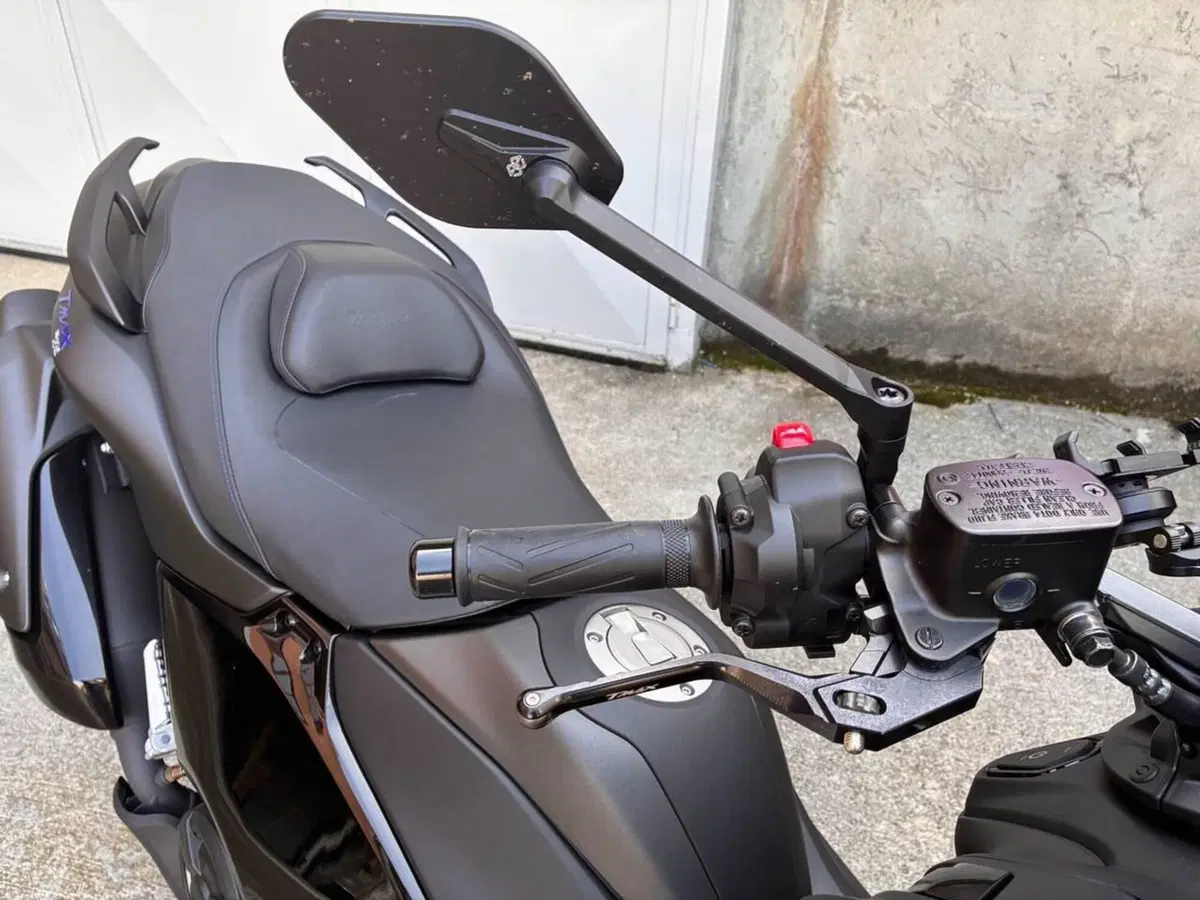 Yamaha T-Max 560 (2025 - 26) (4)