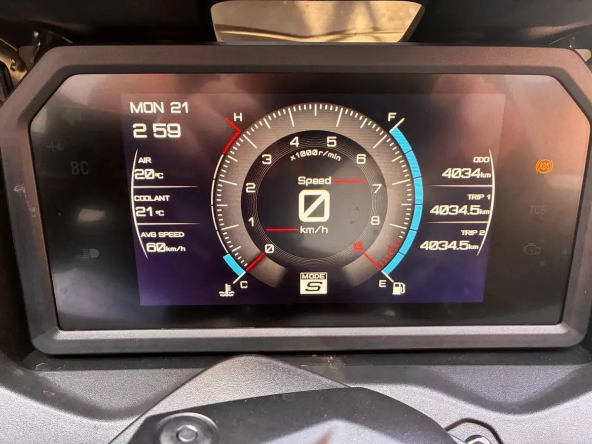 Yamaha T-Max 560 (2025 - 26) (5)