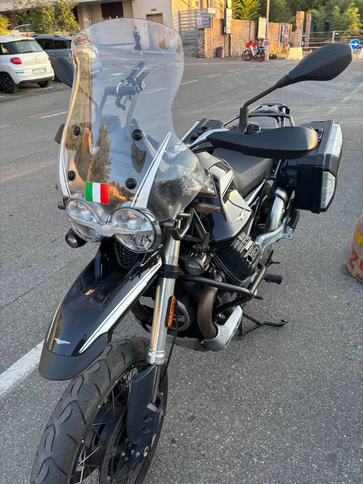 Moto Guzzi V85 TT Guardia d'Onore (2022 - 23)