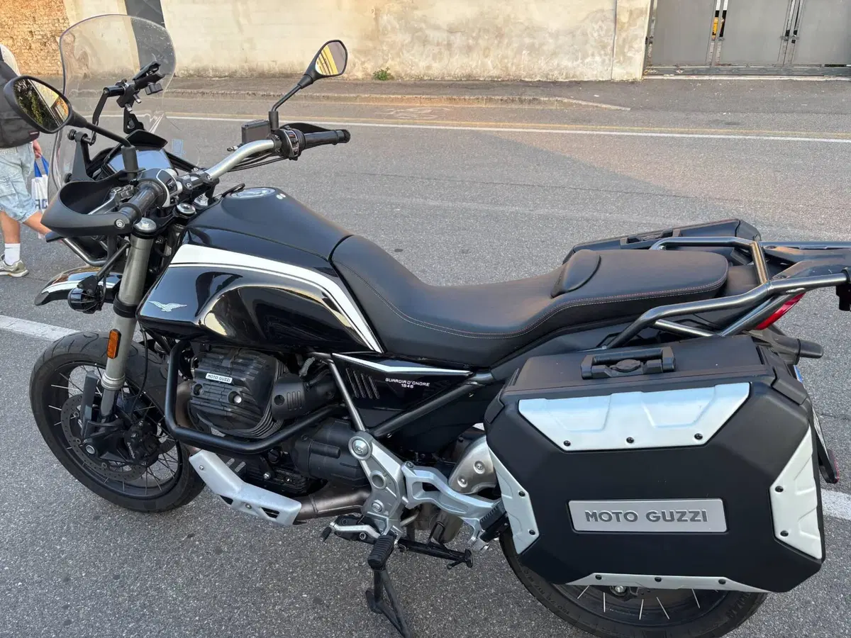 Moto Guzzi V85 TT Guardia d'Onore (2022 - 23) (2)