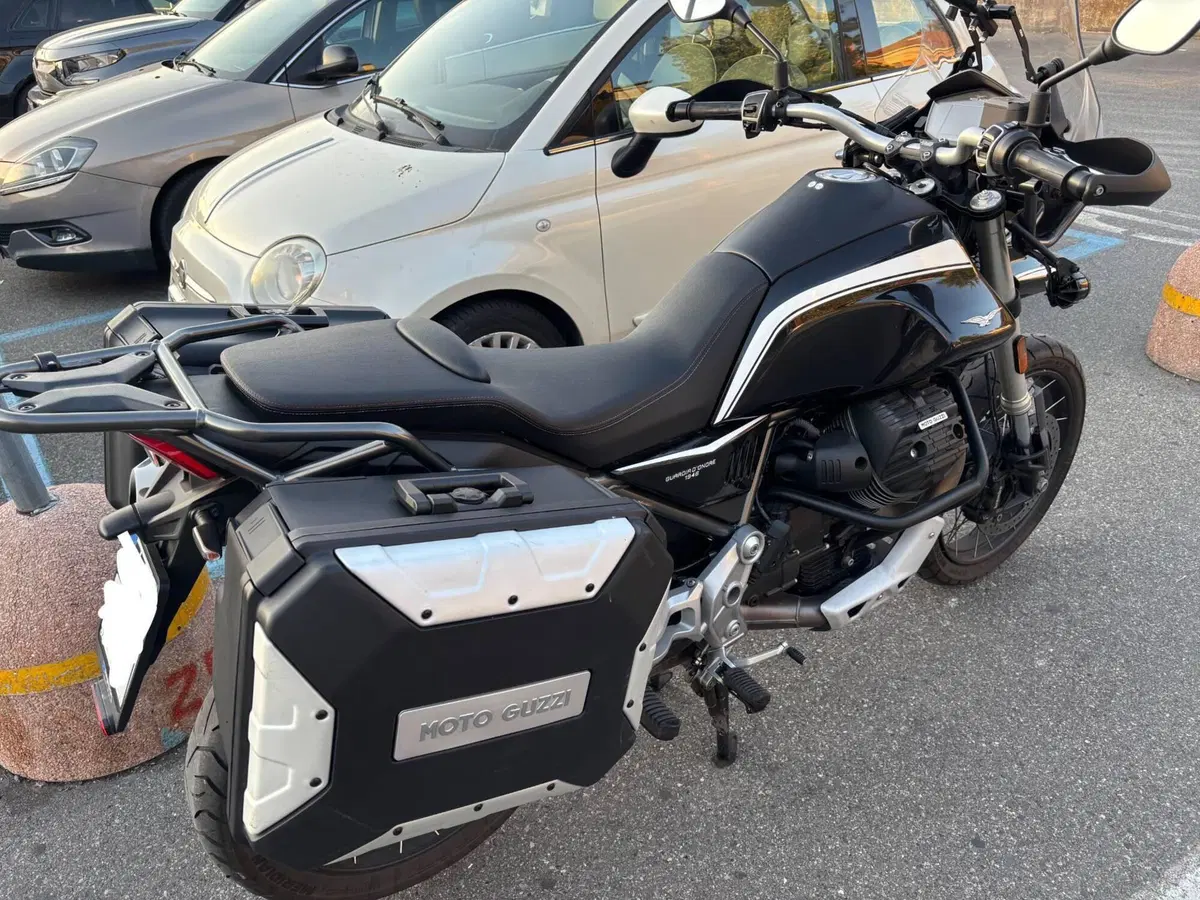 Moto Guzzi V85 TT Guardia d'Onore (2022 - 23) (3)