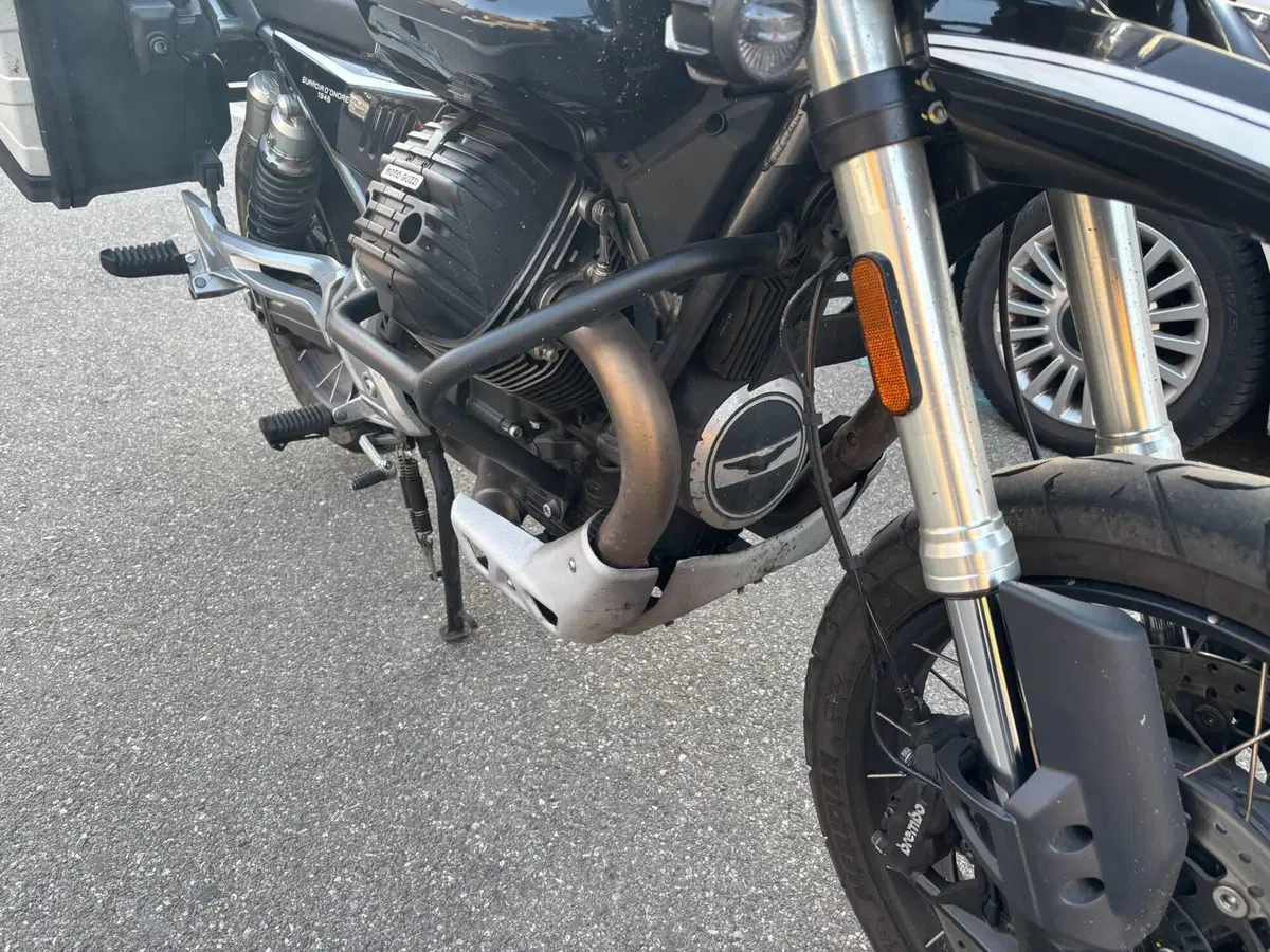Moto Guzzi V85 TT Guardia d'Onore (2022 - 23) (5)