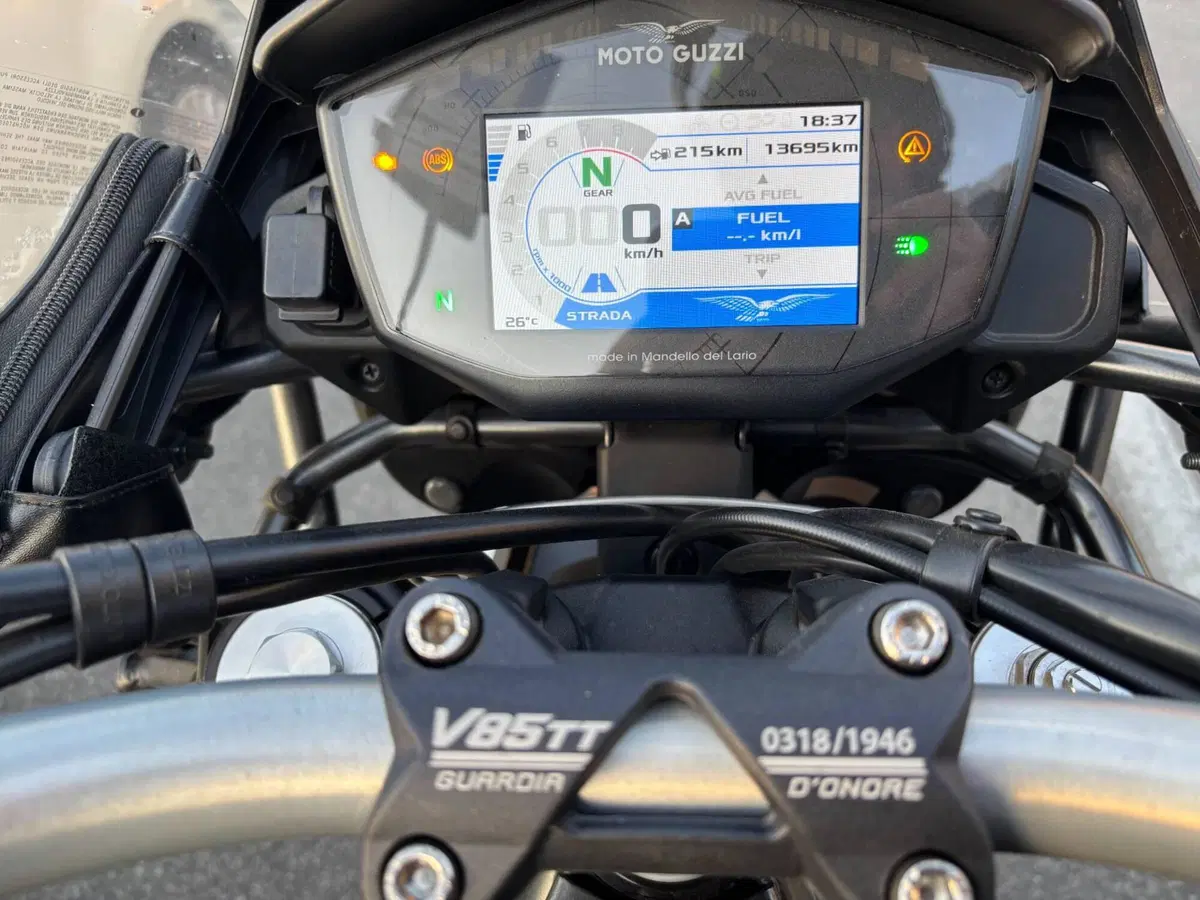 Moto Guzzi V85 TT Guardia d'Onore (2022 - 23) (7)