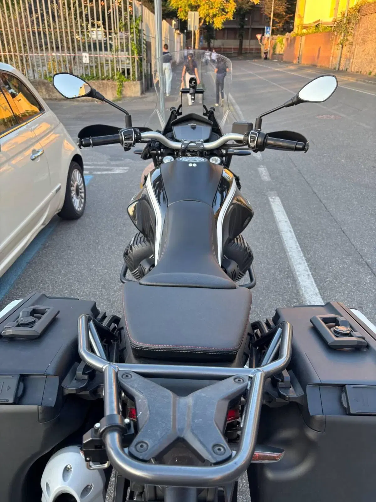 Moto Guzzi V85 TT Guardia d'Onore (2022 - 23) (8)