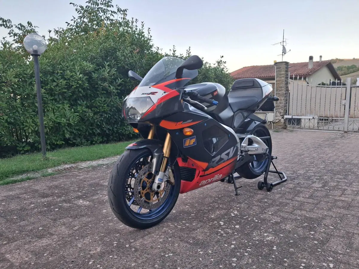 Aprilia RSV 1000 R (2001 - 02) (11)