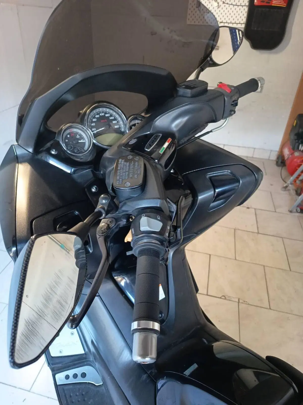 Yamaha T-Max 500 Night Max (2007 - 08) (2)