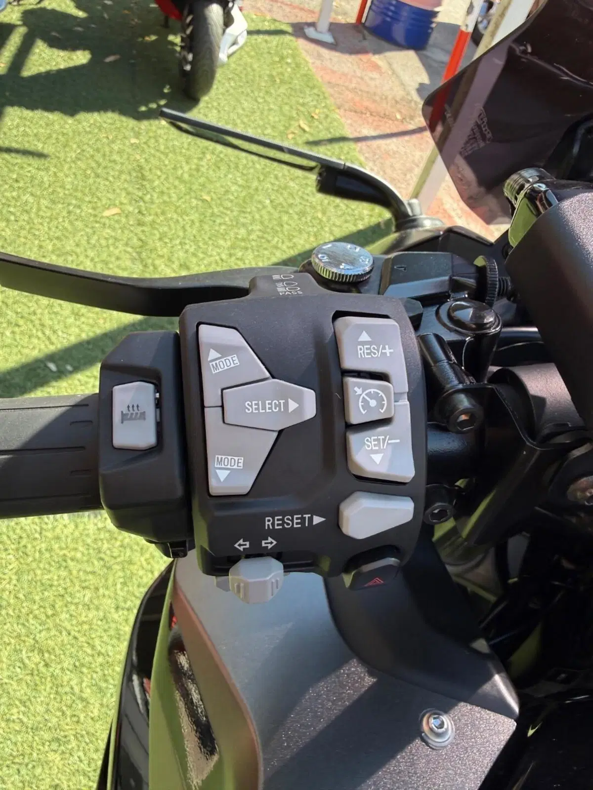 Kawasaki Ninja 1100 SX SE Performance (2025 - 26) (14)