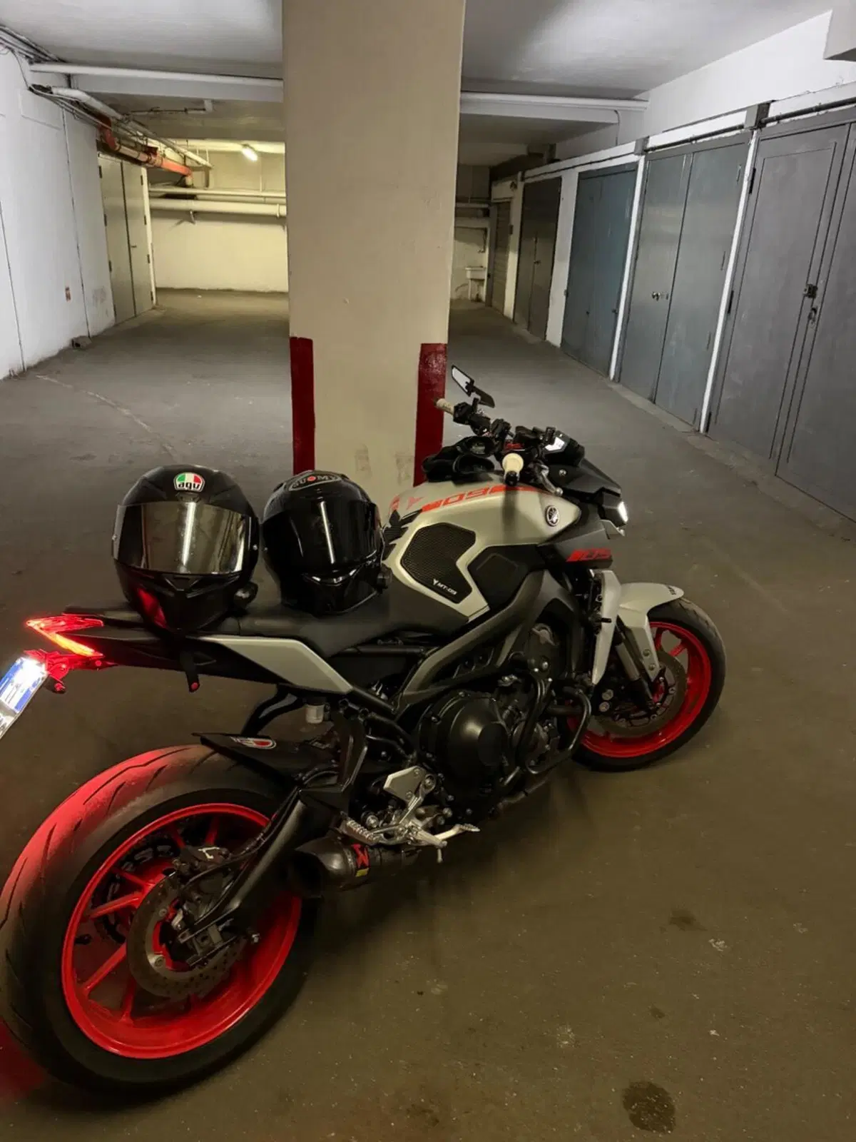 Yamaha MT-09 (2017 - 20) (2)