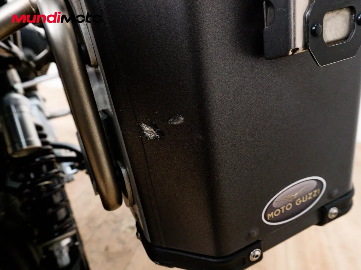 Moto Guzzi V85 TT Travel (2020) (15)