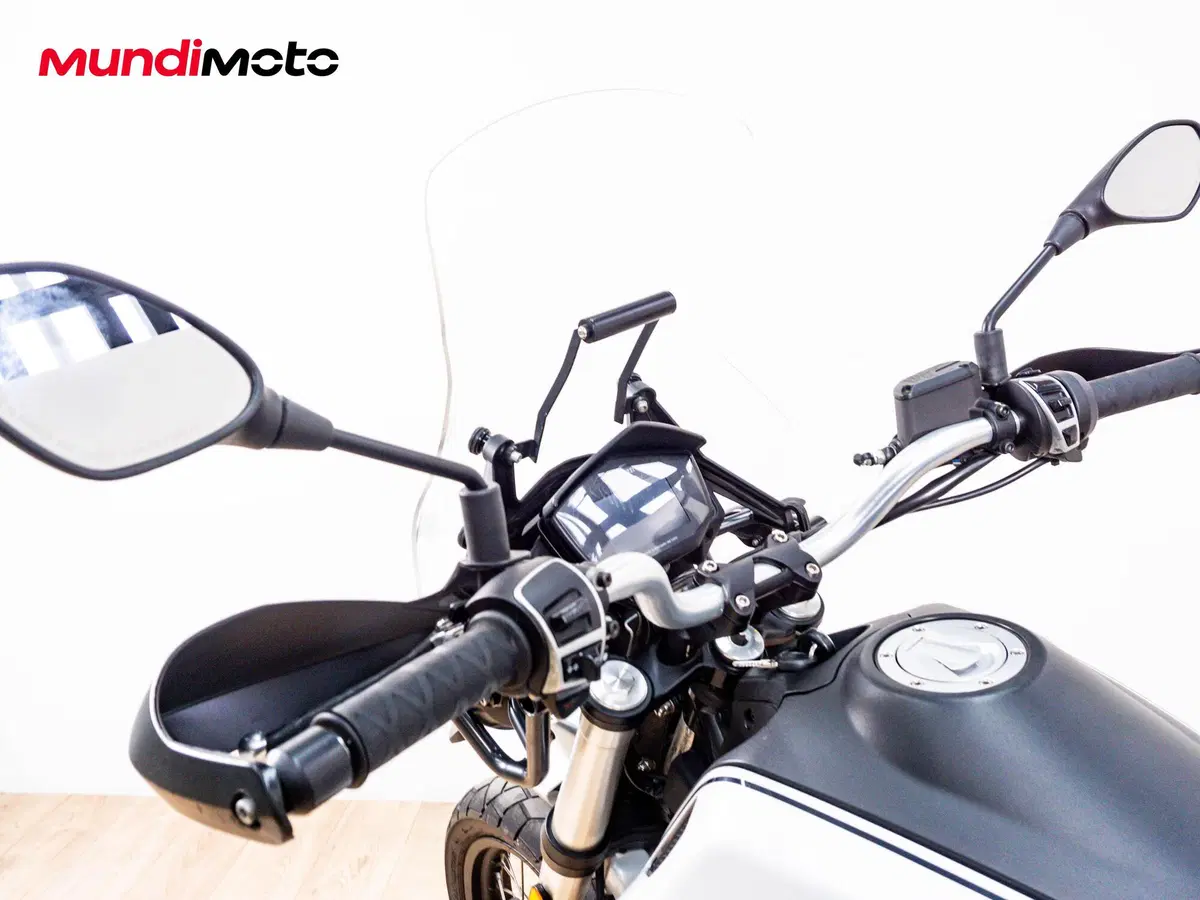 Moto Guzzi V85 TT Travel (2020) (11)
