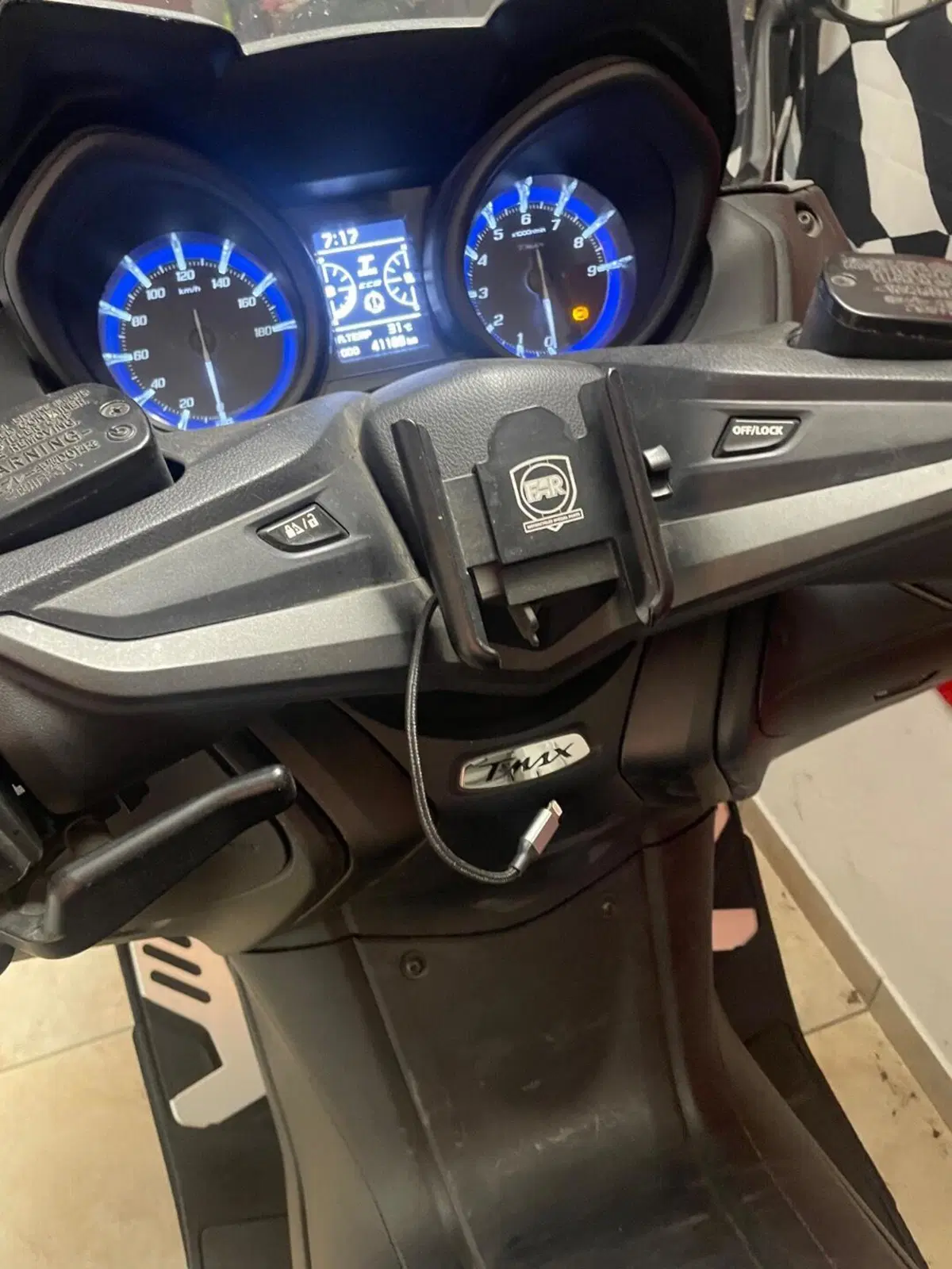 Yamaha T-Max 560 (2020 - 21) (6)