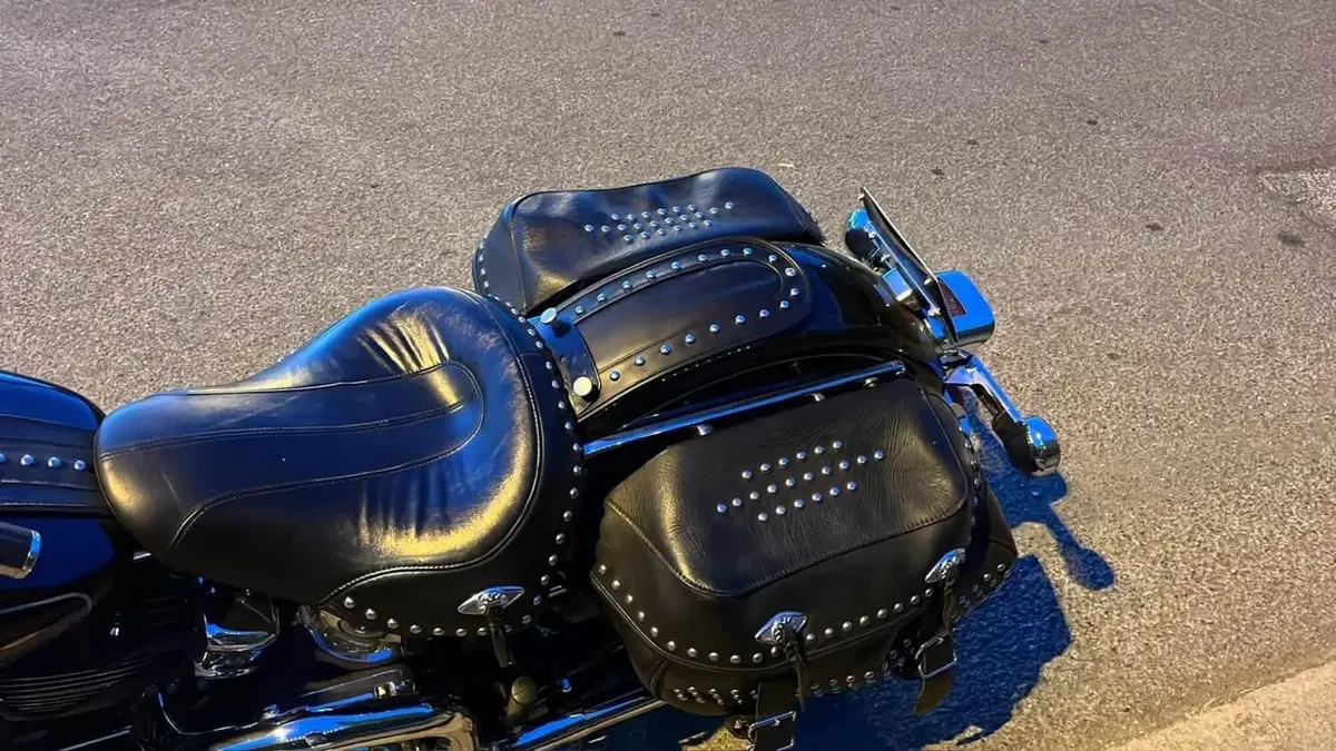 Harley-Davidson 1690 Heritage Classic (2011 - 17) - FLSTC (4)