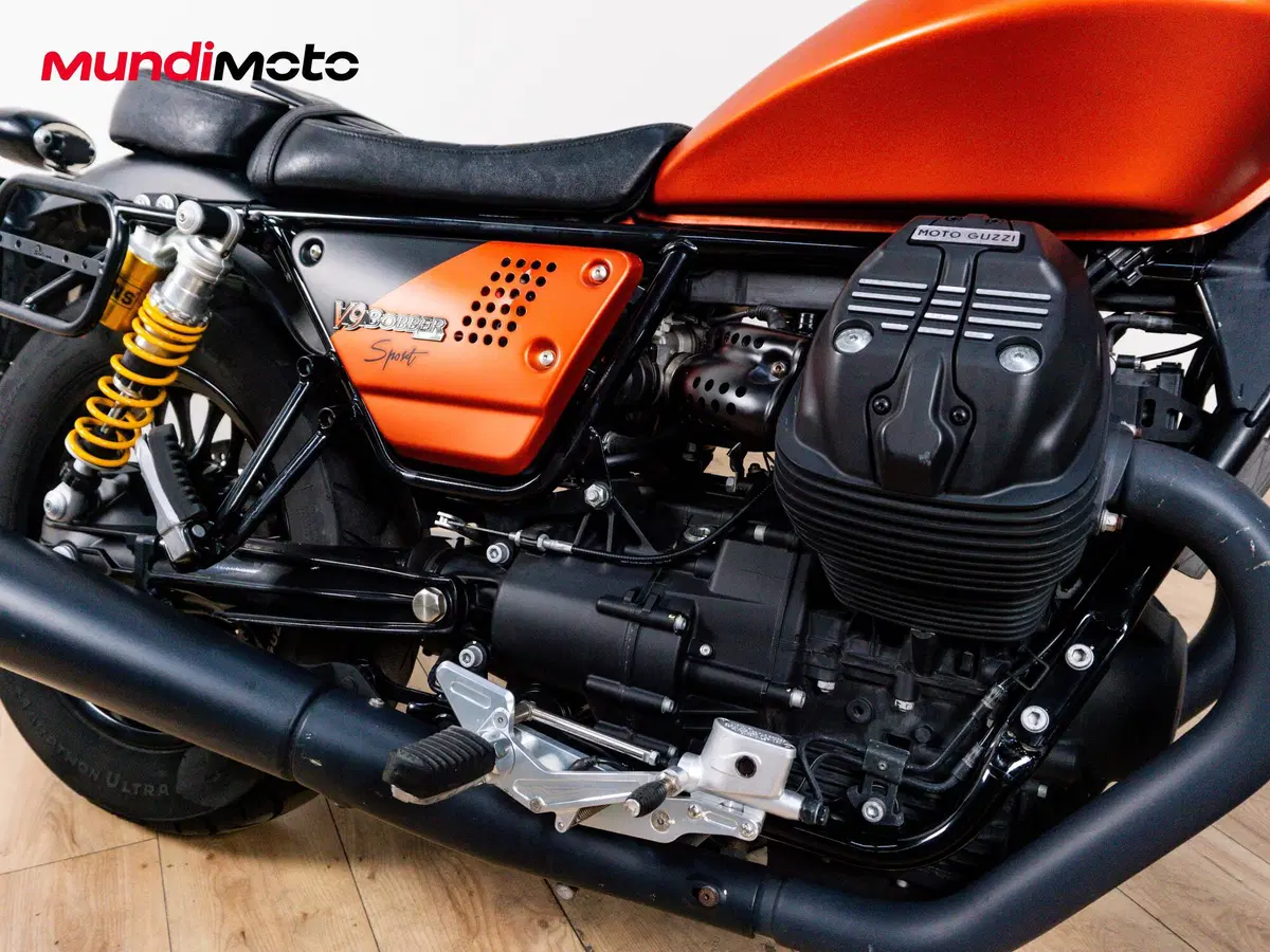 Moto Guzzi V9 Bobber Sport (2019 - 20) (5)
