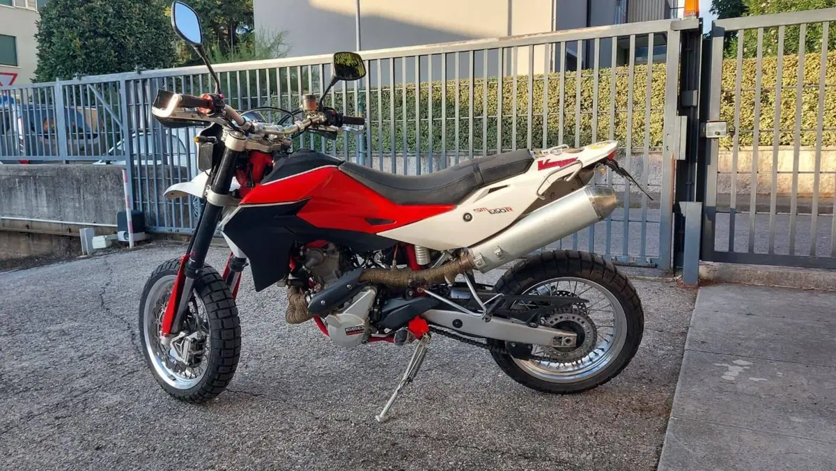 Swm SM 650 R (2015 - 16) (8)