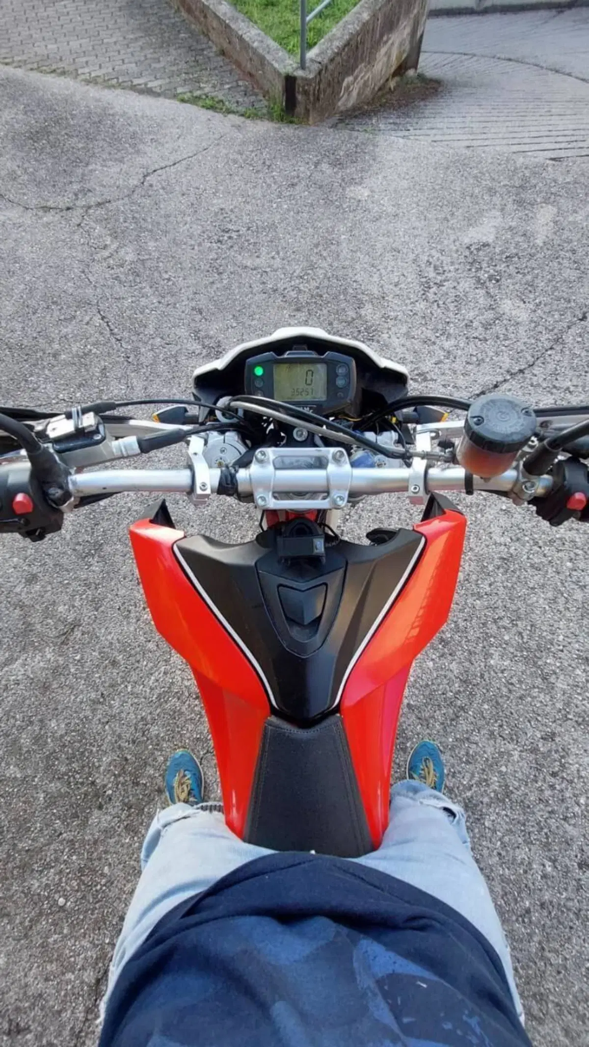 Swm SM 650 R (2015 - 16) (20)