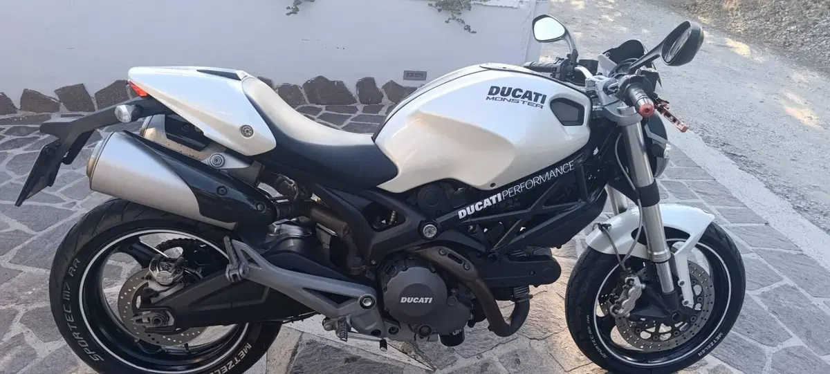 Ducati Monster 696 Plus (2007 - 14) (3)