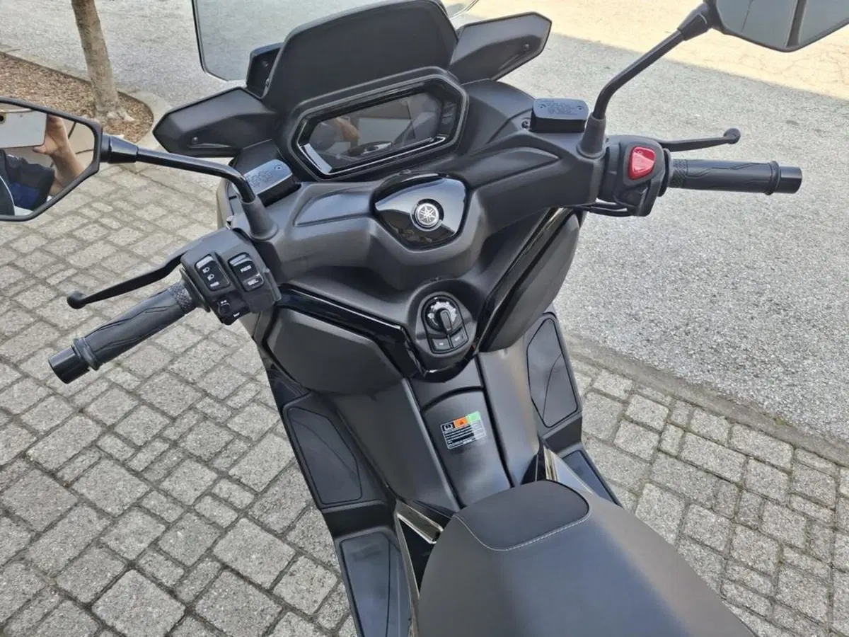 Yamaha X-Max 300 (2021 - 24) (3)