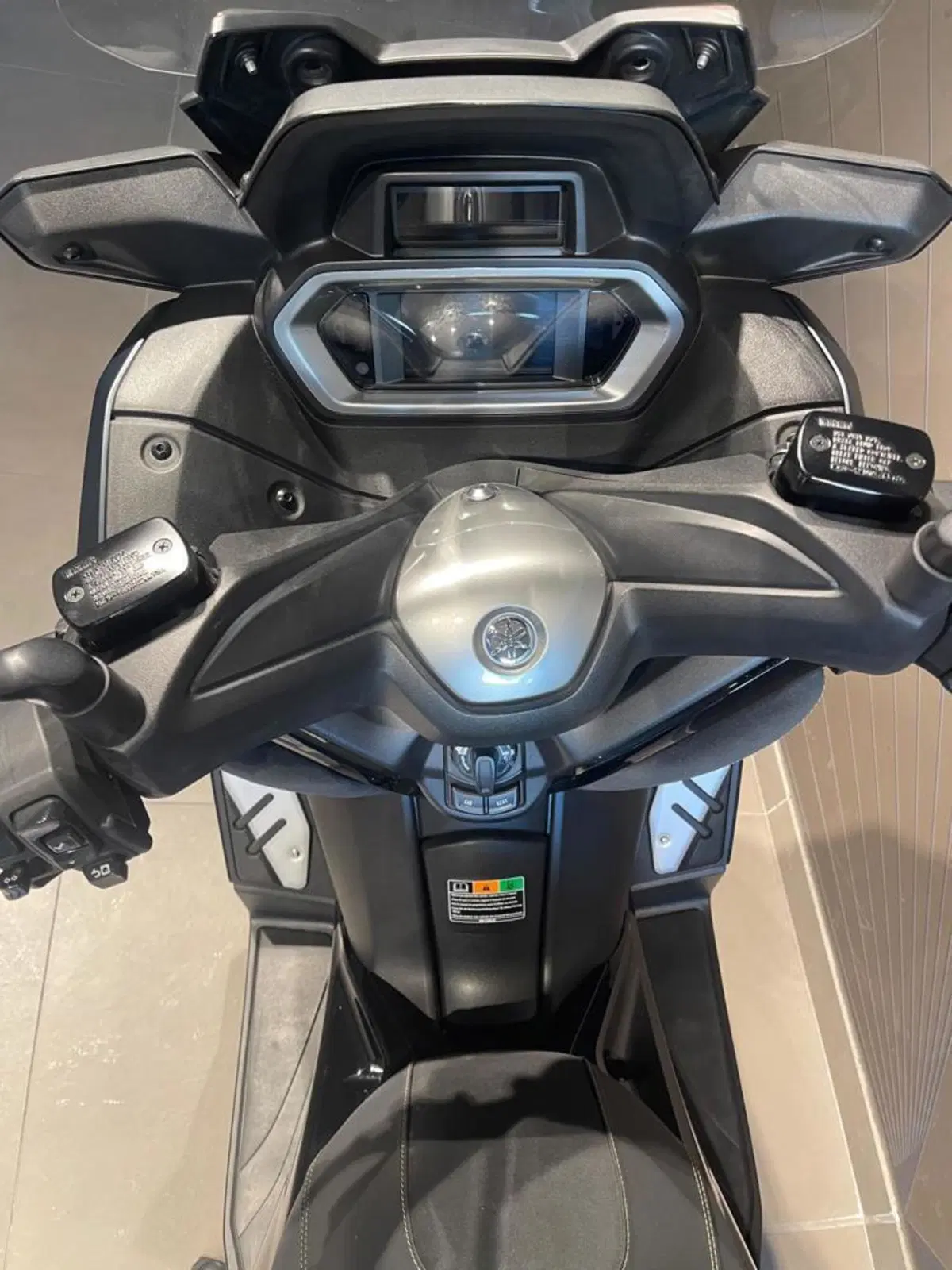 Yamaha X-Max 300 Tech Max (2021 - 24) (5)