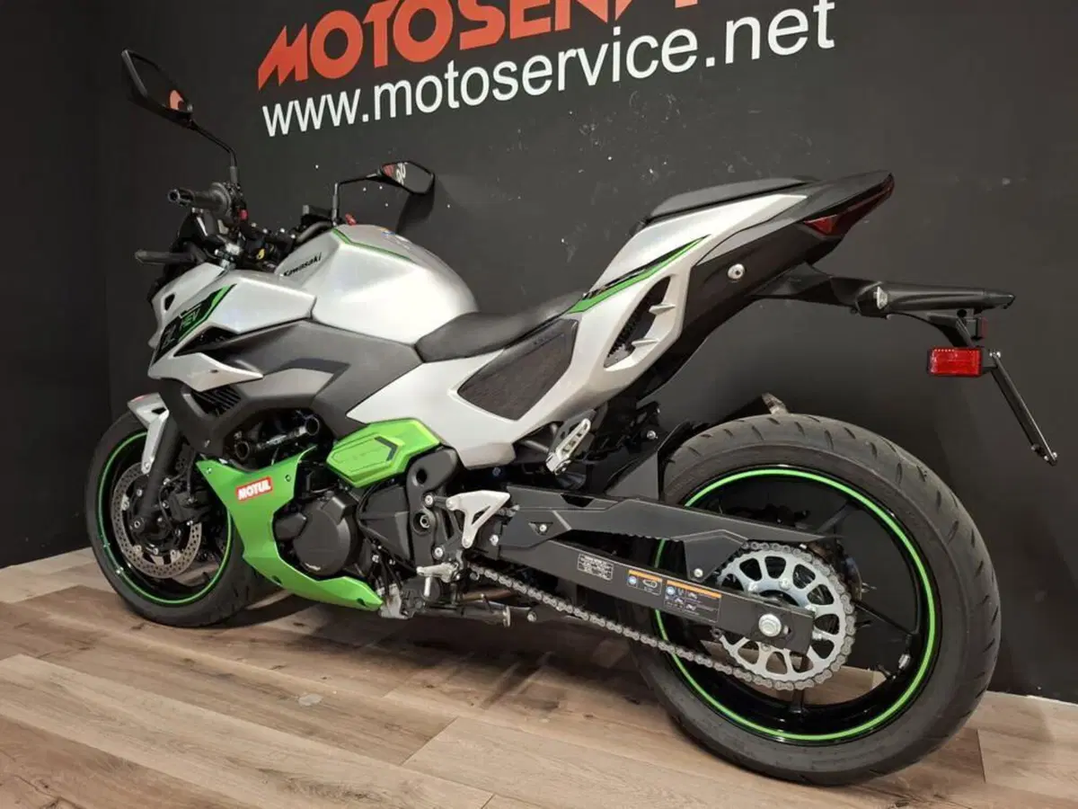 Kawasaki Z7 Hybrid (2024 - 26) (3)