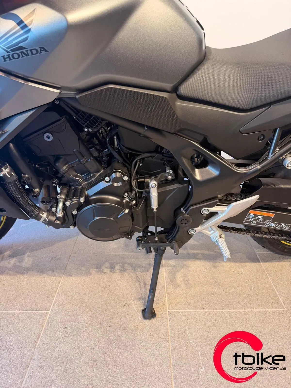 Honda CB 750 Hornet (2023 - 24) (7)