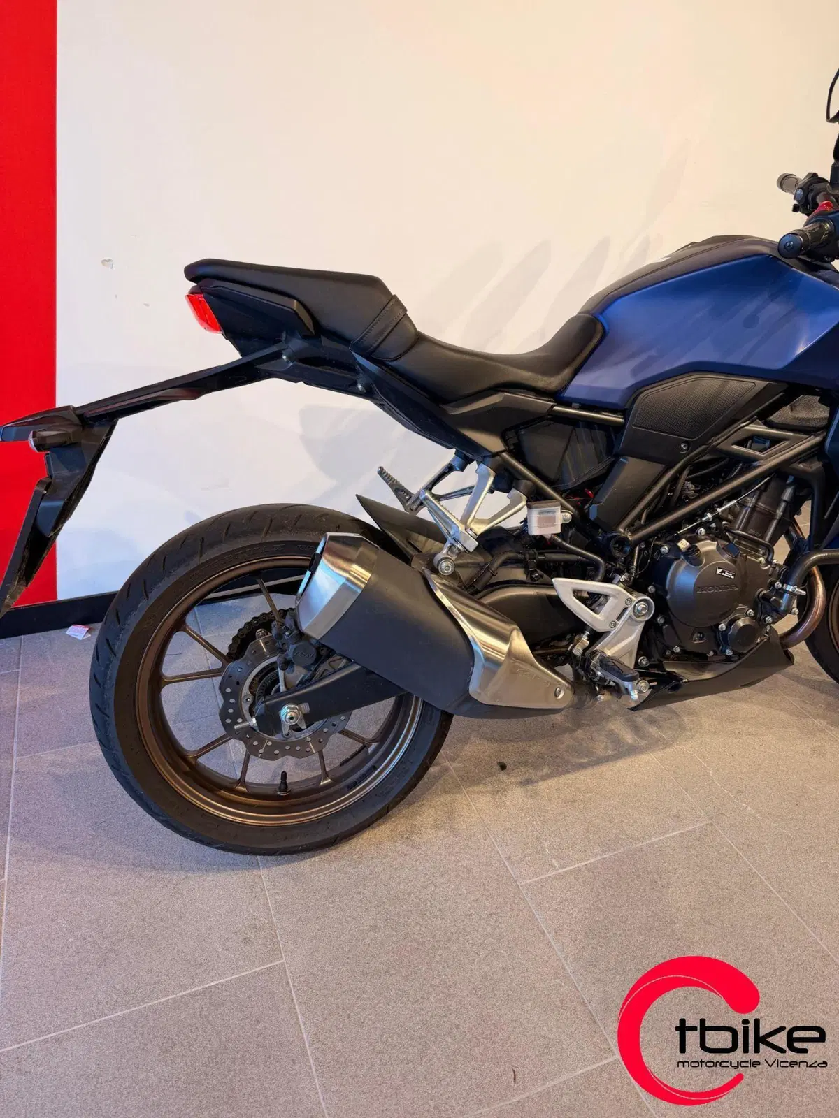 Honda CB 300 R (2022 - 26) (4)