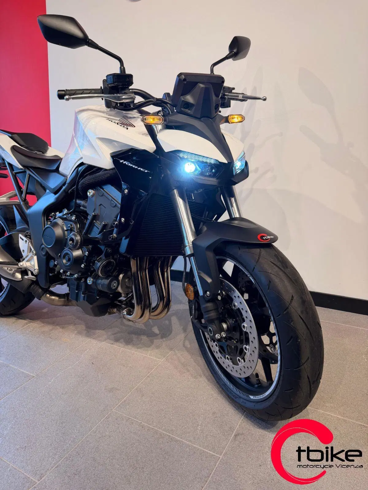 Honda CB 1000 Hornet (2025 - 26) (4)