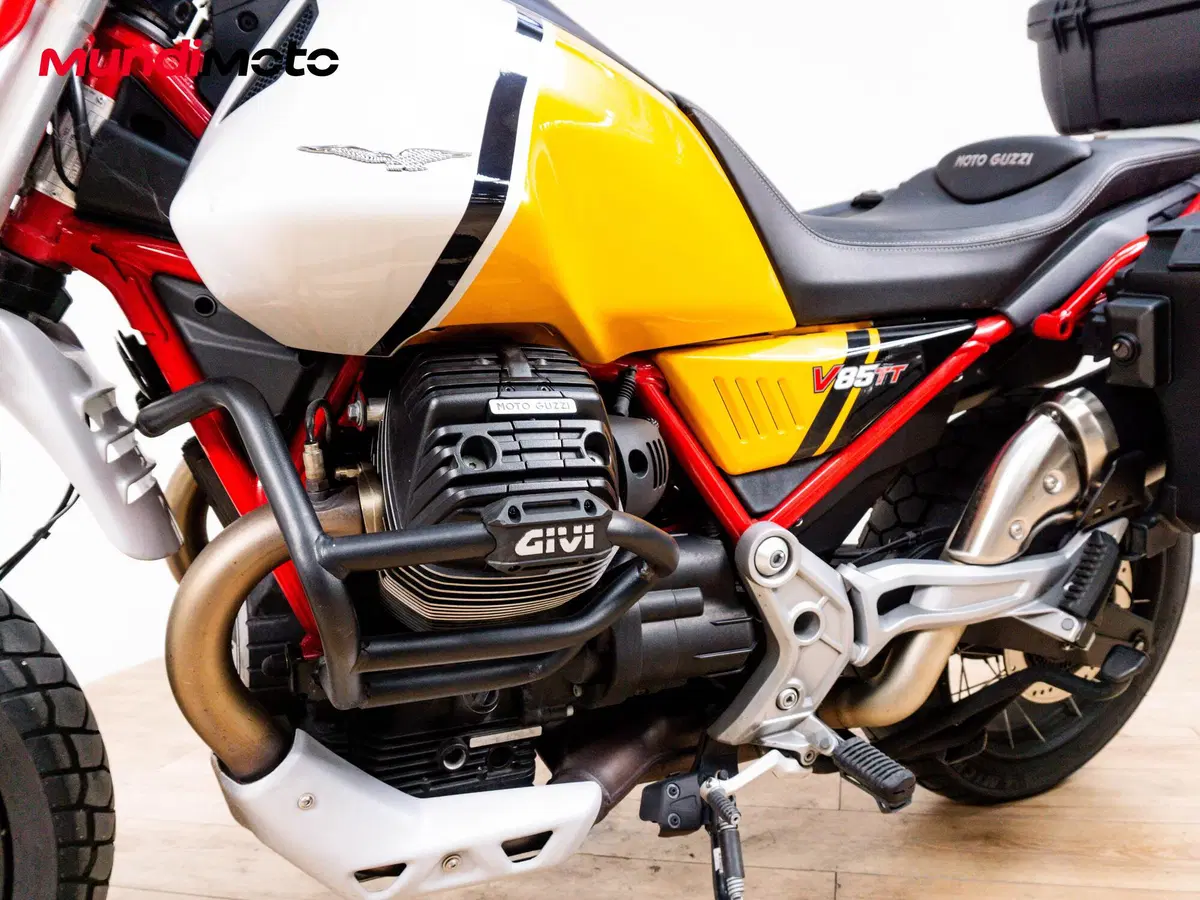 Moto Guzzi V85 TT Evocative Graphics (2019 - 20) (9)
