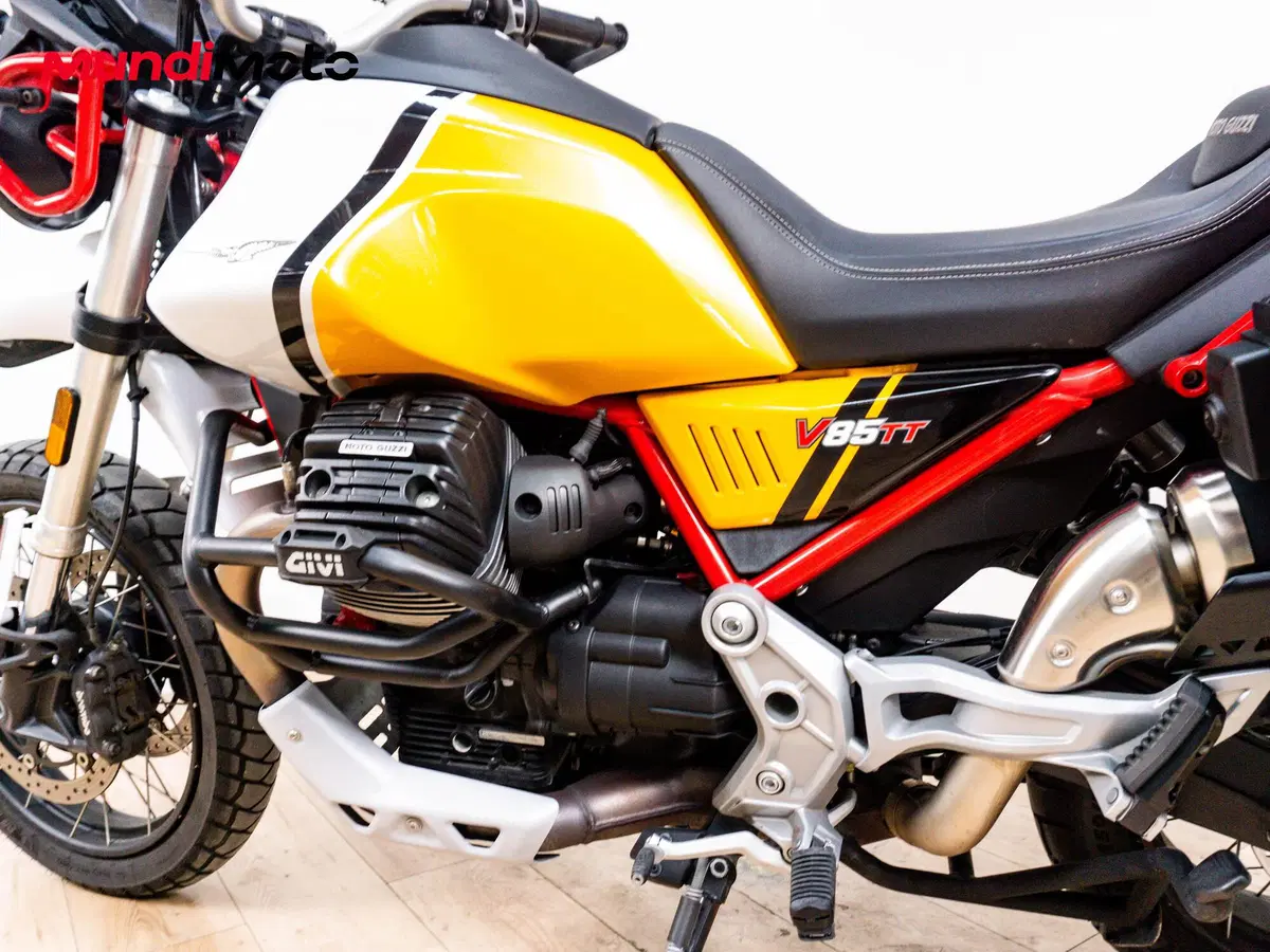 Moto Guzzi V85 TT Evocative Graphics (2019 - 20) (10)