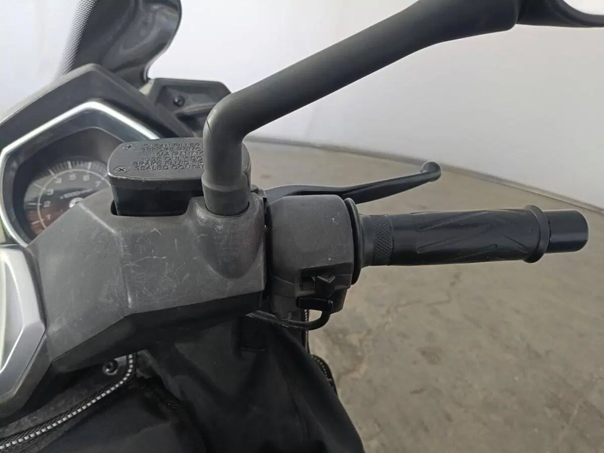 Yamaha X-Max 400 (2013 - 16) (9)