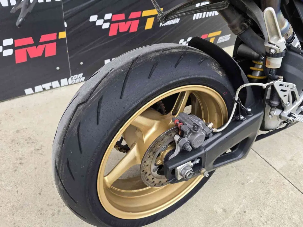 Yamaha YZF R1 (2007 - 08) (5)