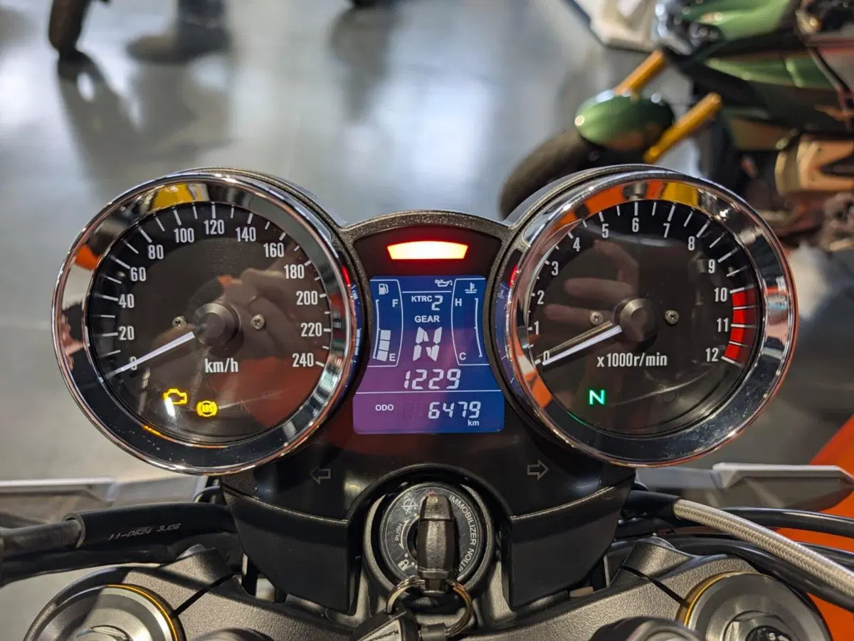 Kawasaki Z 900 RS SE (2022 - 25) (4)