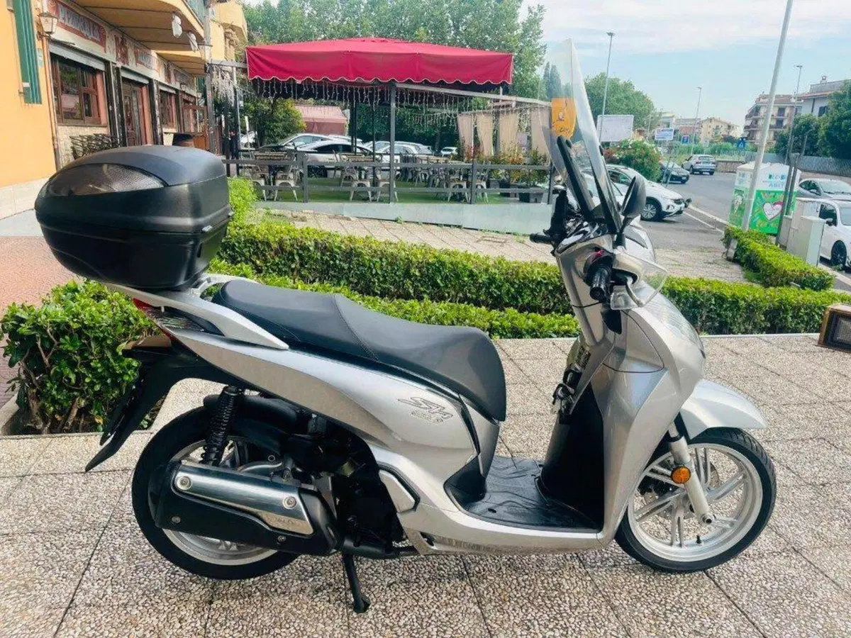 Honda SH 300 i ABS (2016 - 20) (2)