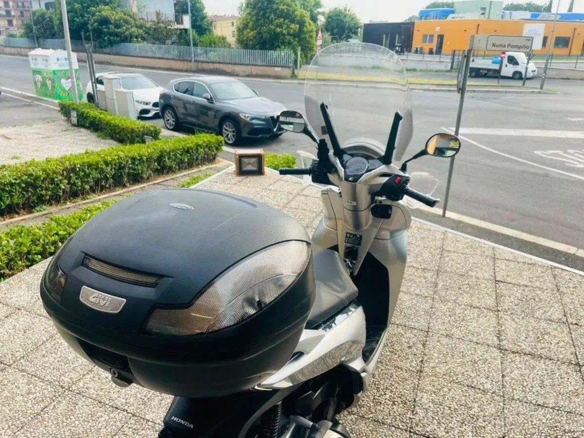 Honda SH 300 i ABS (2016 - 20) (8)