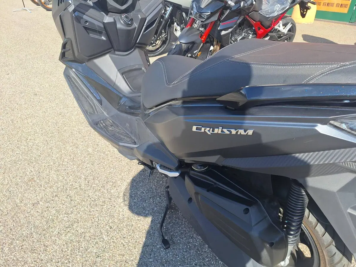 Sym CruiSym 300 E5+ (2025 - 26) (11)