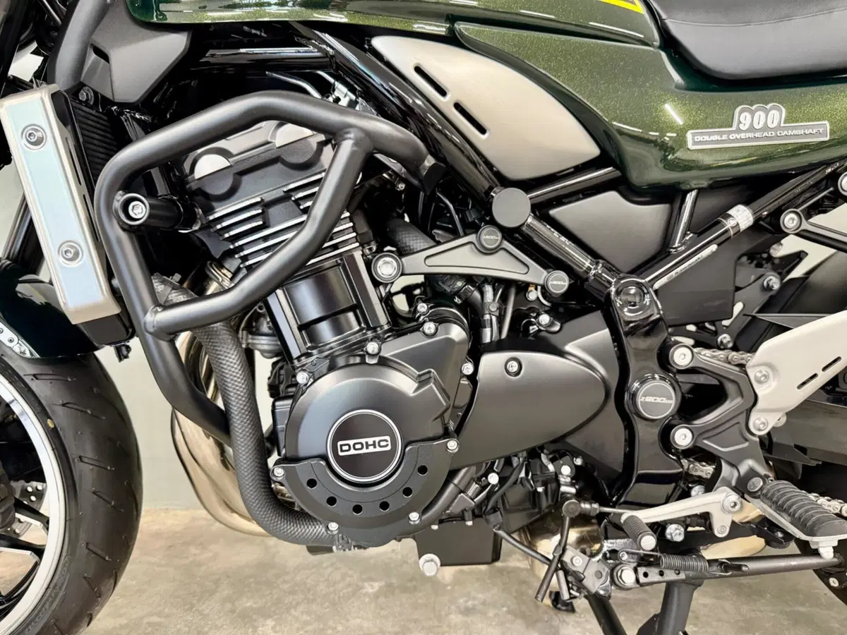 Kawasaki Z 900 RS (2022 - 25) (12)