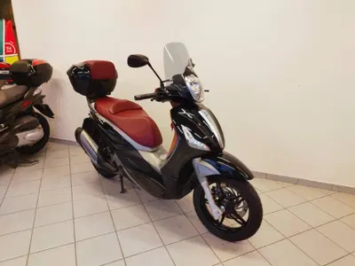 Piaggio Beverly 350 SportTouring ie ABS (2011 - 17) usata