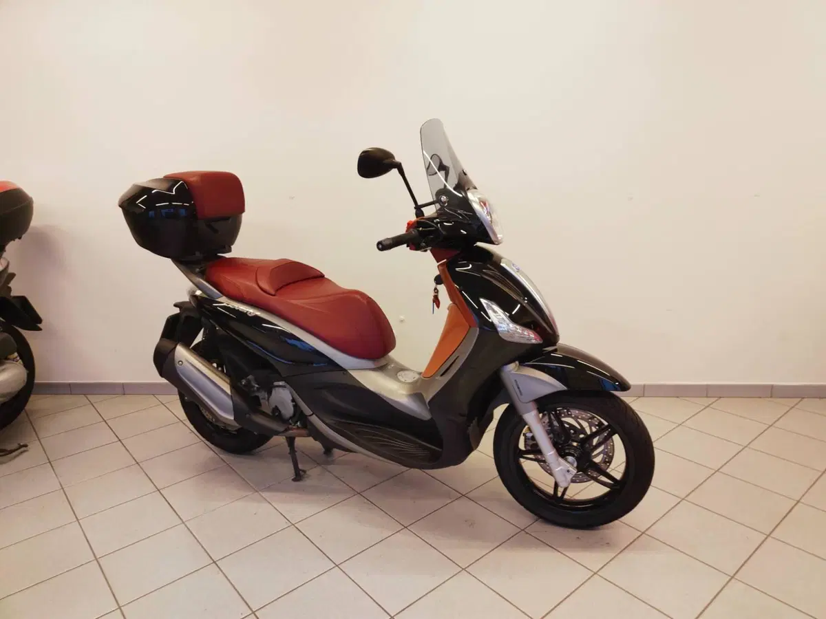 Piaggio Beverly 350 SportTouring ie ABS (2011 - 17) (2)