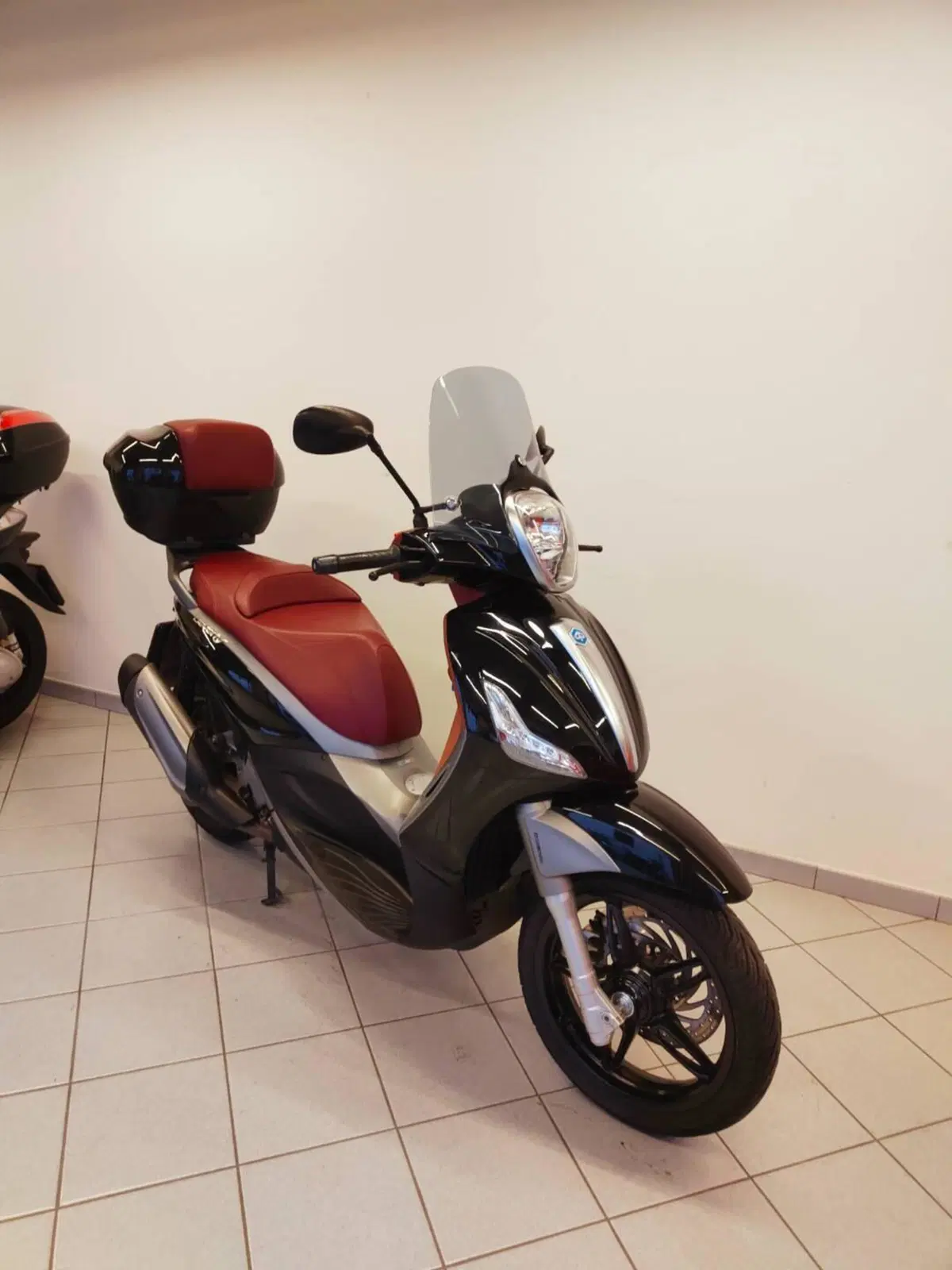 Piaggio Beverly 350 SportTouring ie ABS (2011 - 17) (4)