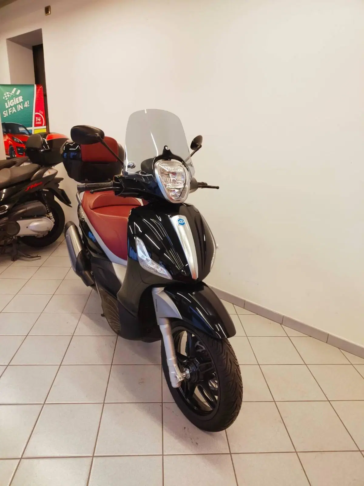 Piaggio Beverly 350 SportTouring ie ABS (2011 - 17) (5)