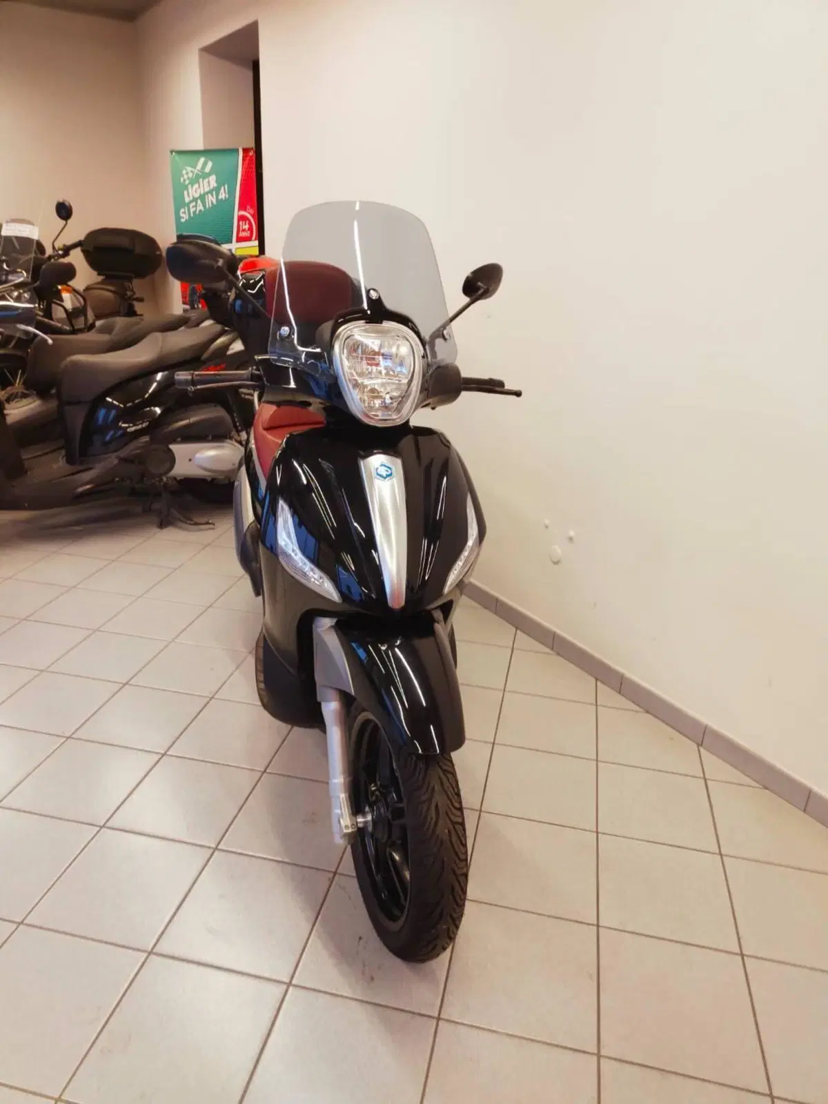 Piaggio Beverly 350 SportTouring ie ABS (2011 - 17) (6)