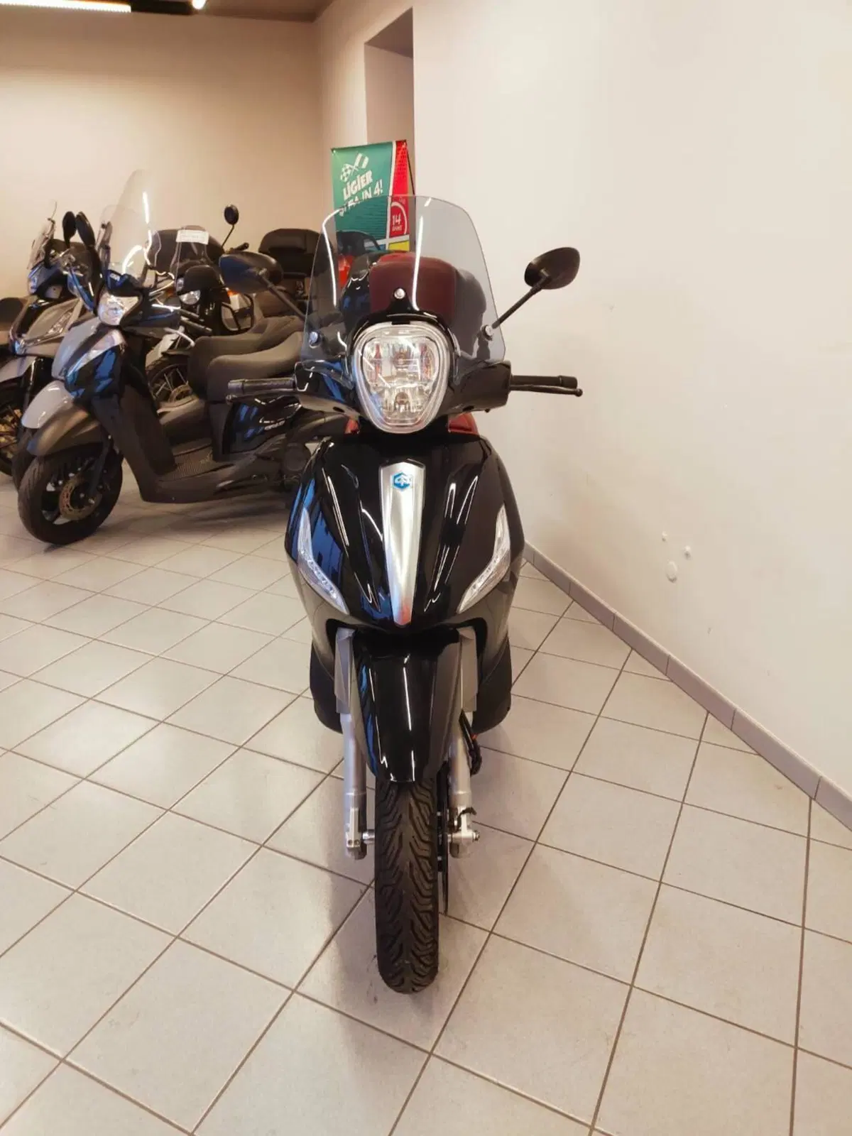 Piaggio Beverly 350 SportTouring ie ABS (2011 - 17) (7)