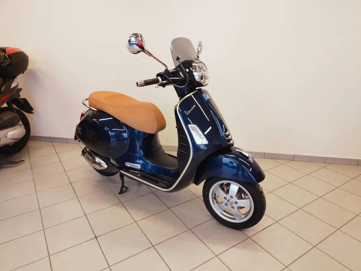 Vespa GTS 300 Hpe (2019)