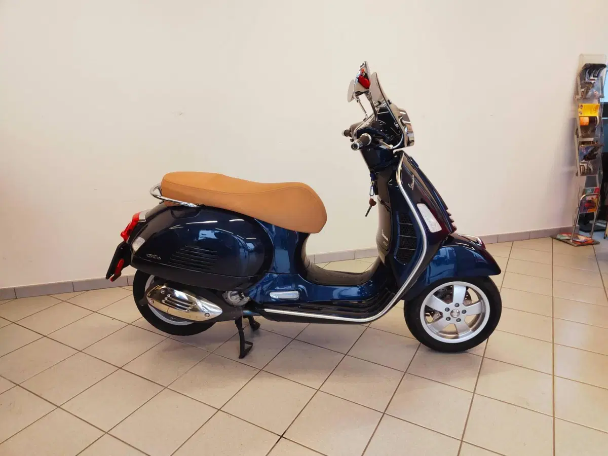 Vespa GTS 300 Hpe (2019) (3)