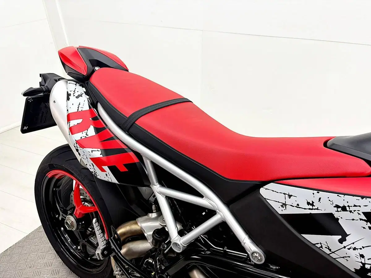 Ducati Hypermotard 950 RVE (2022 - 25) (18)