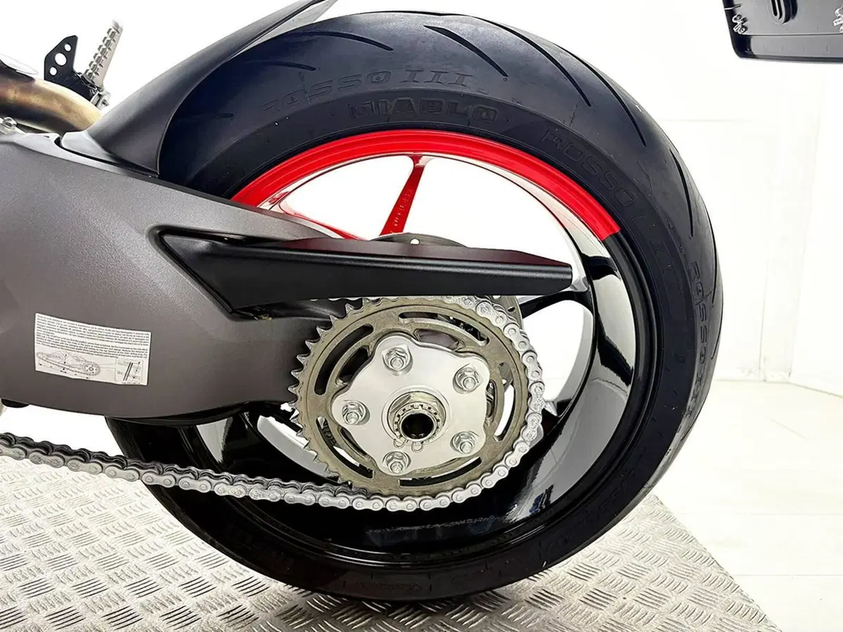 Ducati Hypermotard 950 RVE (2022 - 25) (17)