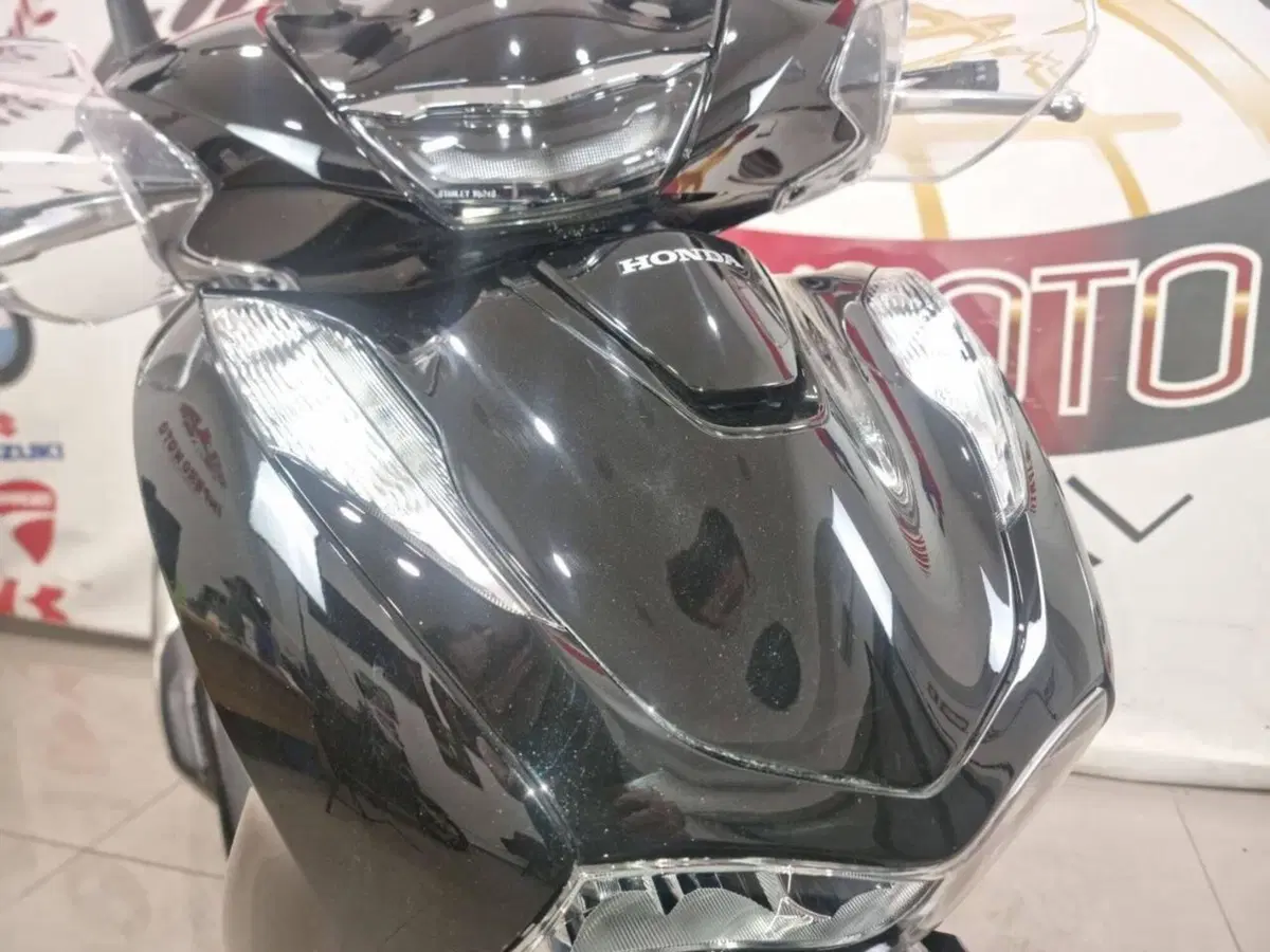 Honda SH 150i Sport (2024 - 25) (4)