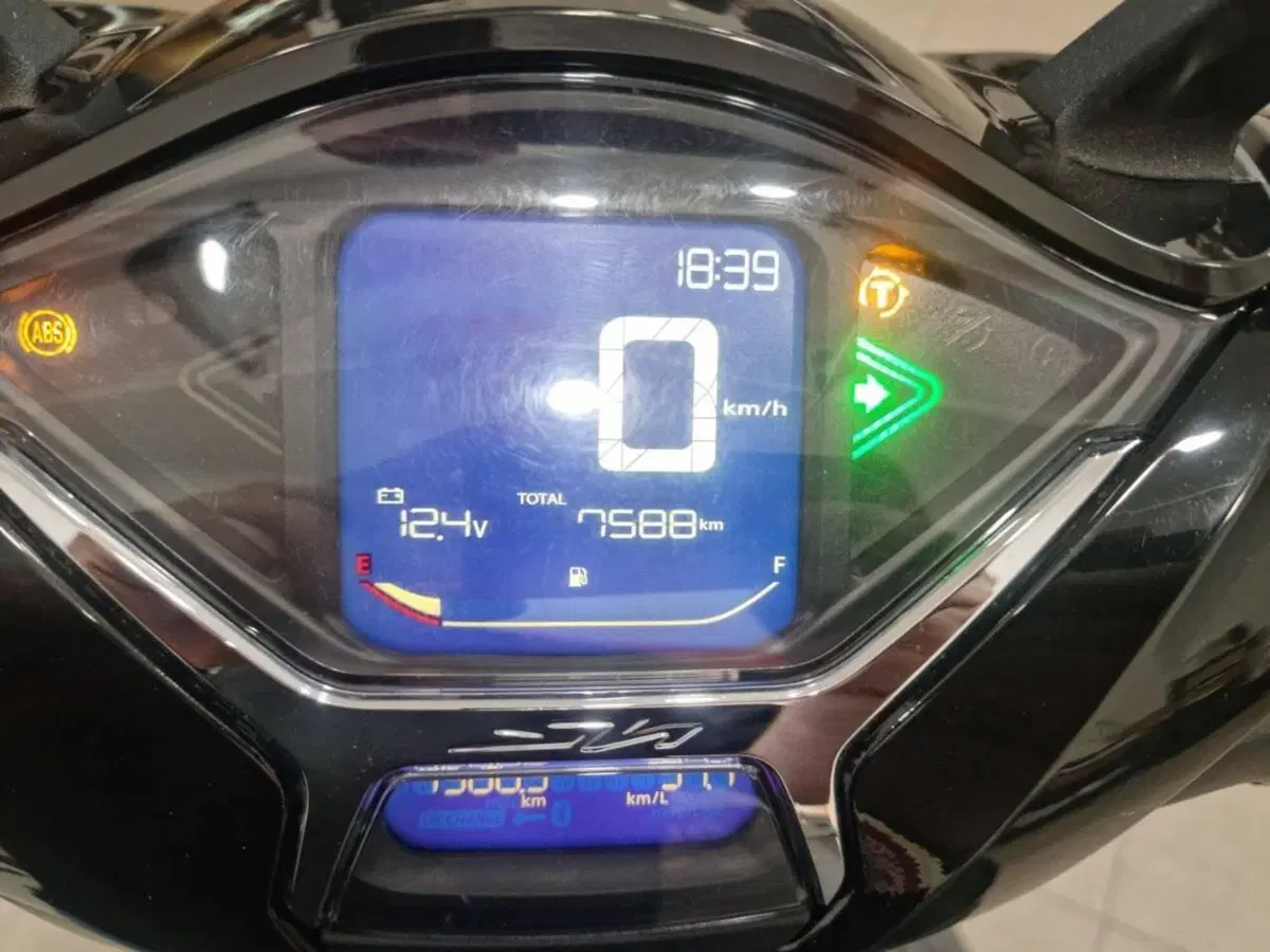 Honda SH 150i Sport (2024 - 25) (5)
