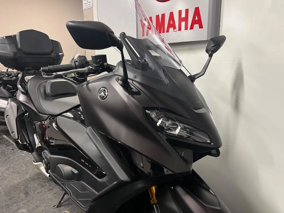 Yamaha T-Max 560 Tech Max (2022 - 24) (2)