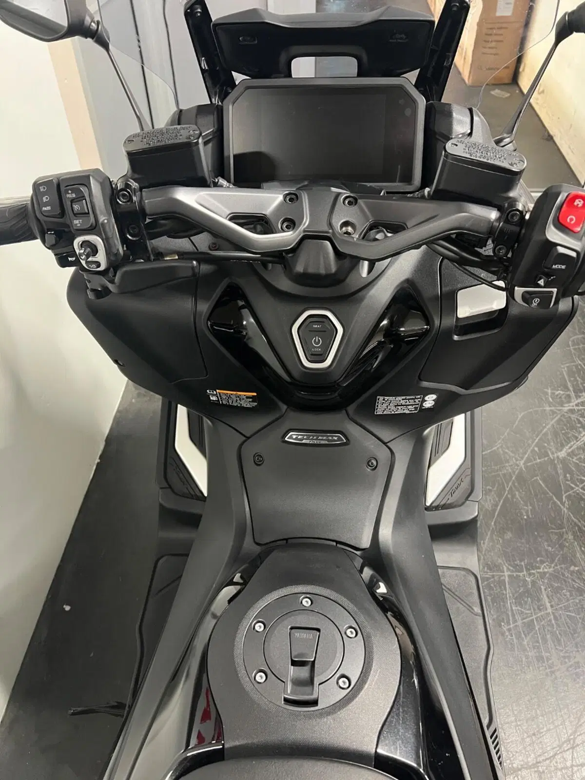 Yamaha T-Max 560 Tech Max (2022 - 24) (9)