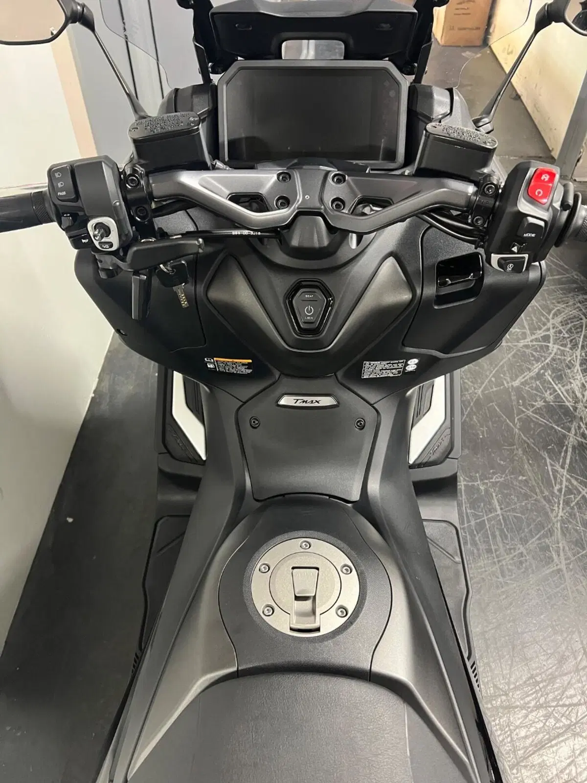 Yamaha T-Max 560 (2022 - 24) (8)